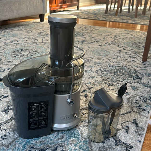 A juicer - Picture 2 of 3